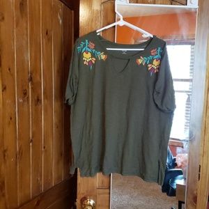 Cute crop top to big for me